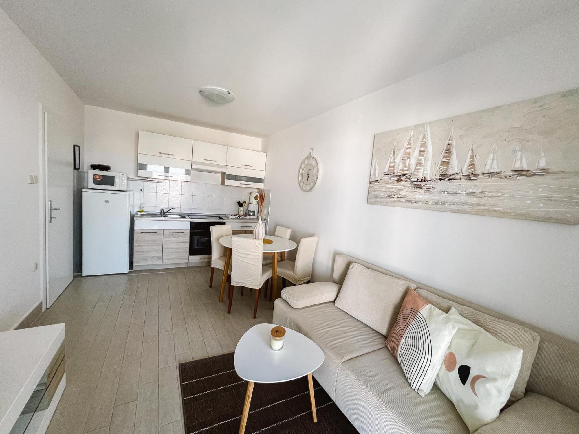 Modern Apartment In The Heart Of 奈维斯 外观 照片